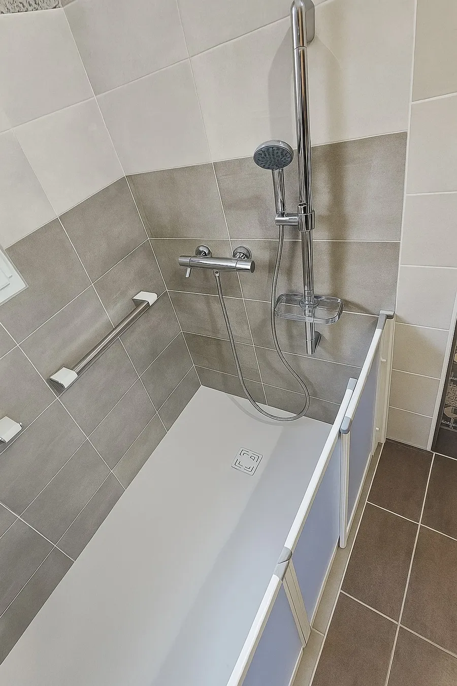realisation-salle-bain-PMR-entreprise-gervreau-plombier-chauffagiste-saint-palais-sur-mer (3) Réalisation de salle de bain par l