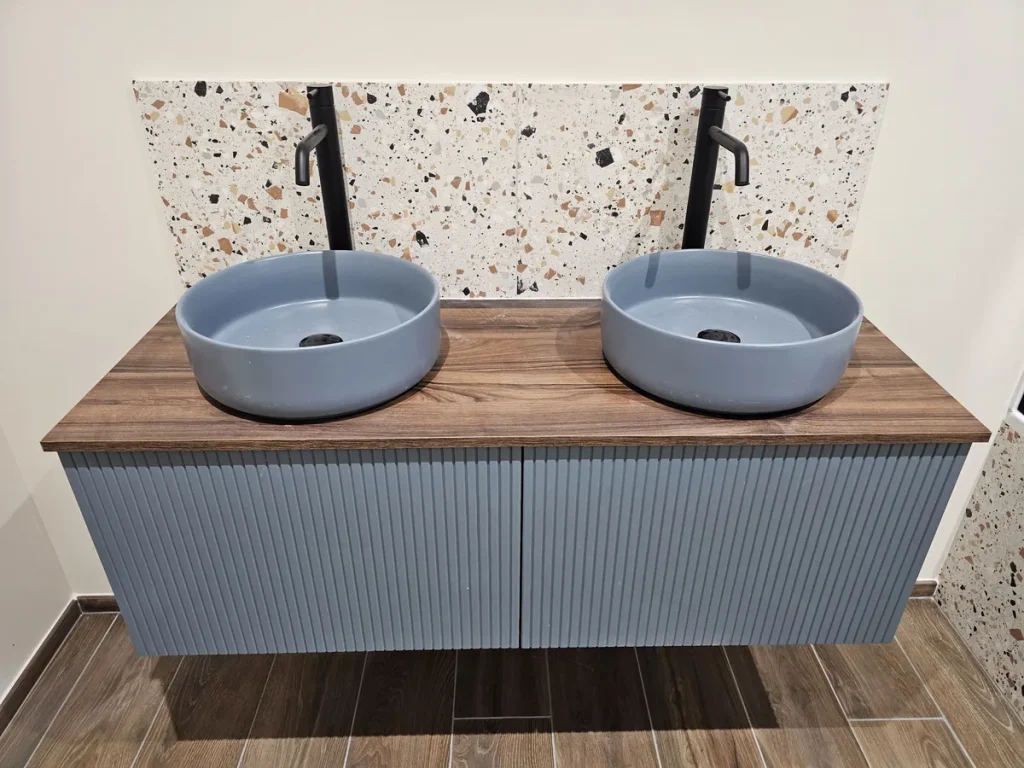 Réalisation de salle de bain par l'entreprise Gerveau, plombier chauffagiste à Saint Palais sur Mer